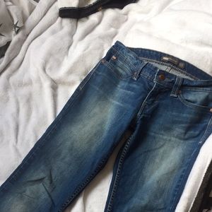 Good used condition Levi’s Demi curve